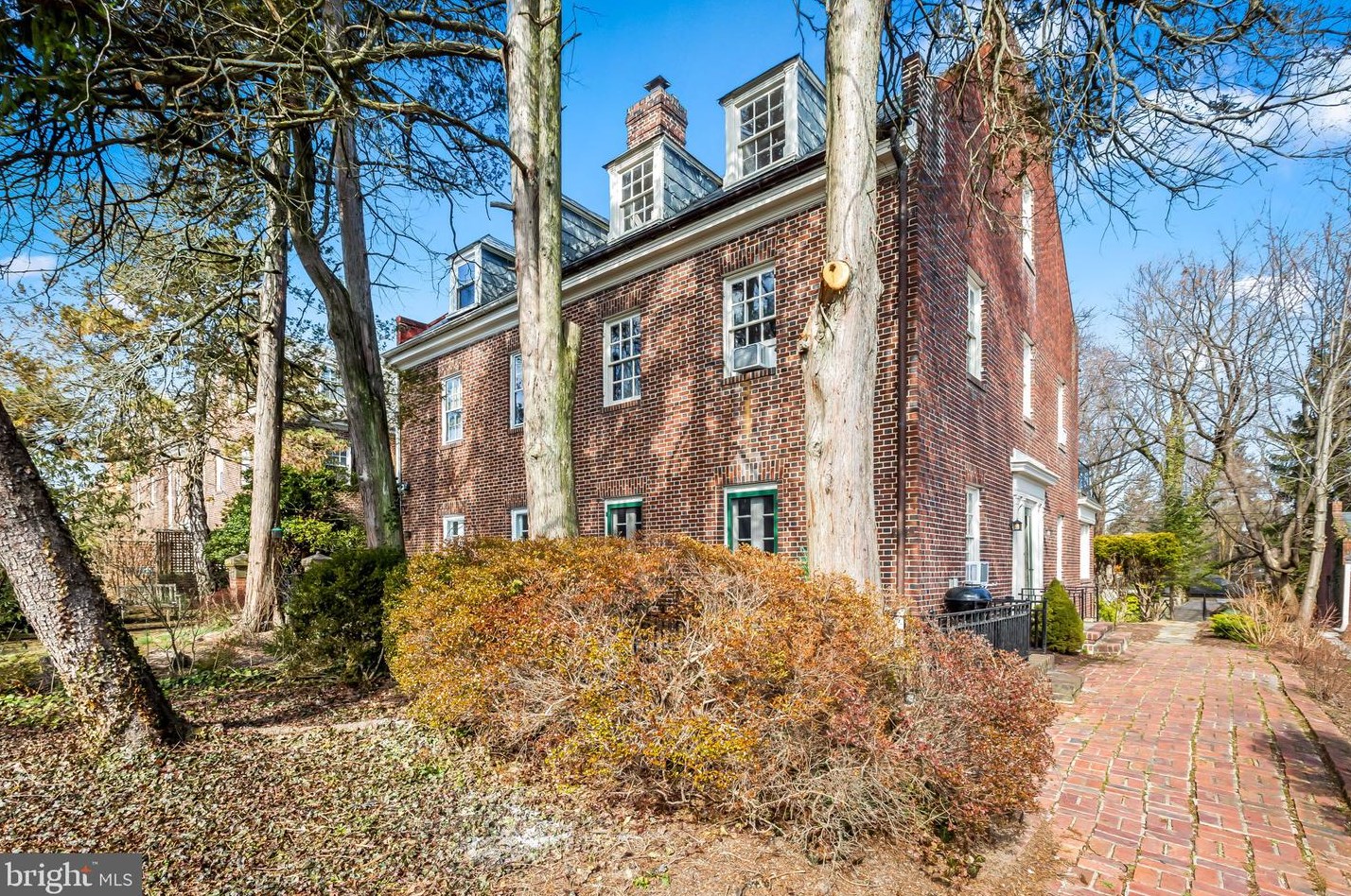 614 40th St, Baltimore, MD 21211-2218