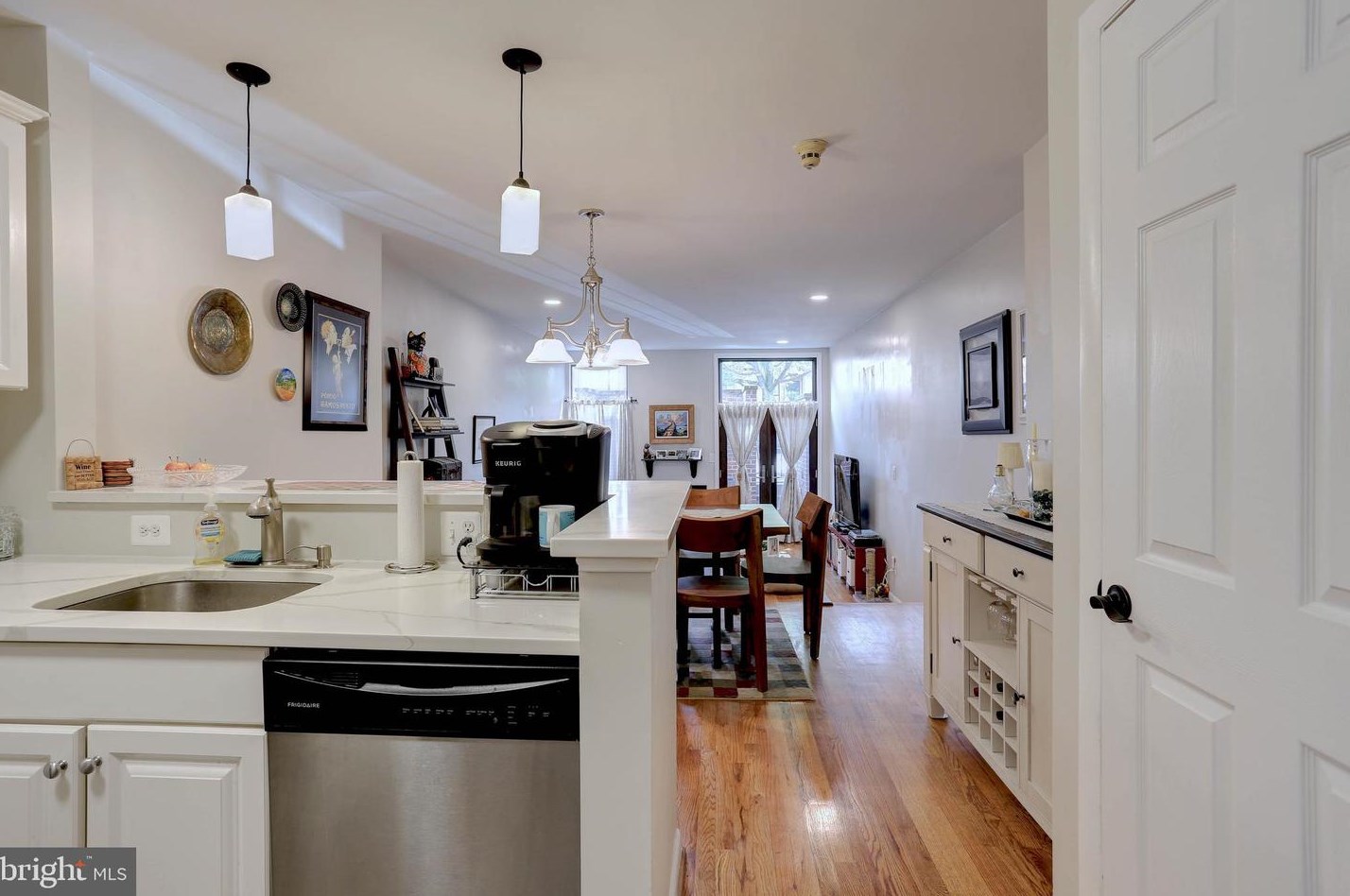 709 Hanover St, Baltimore MD  21230-3805 exterior