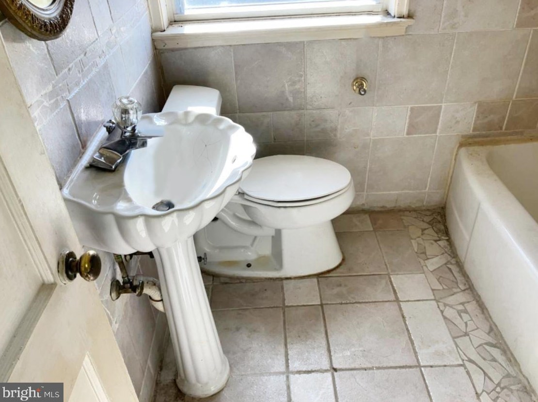 1704 Northbourne Rd, Baltimore MD  21239-3721 exterior