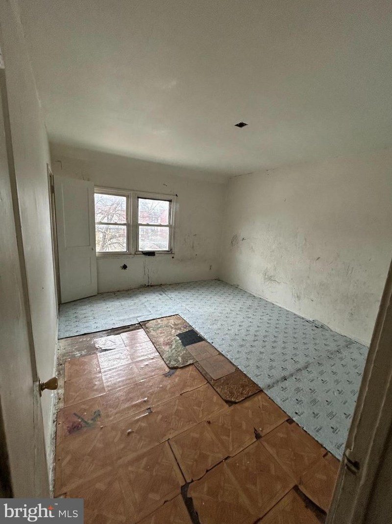 3705 10th St, Baltimore MD  21225-2220 exterior