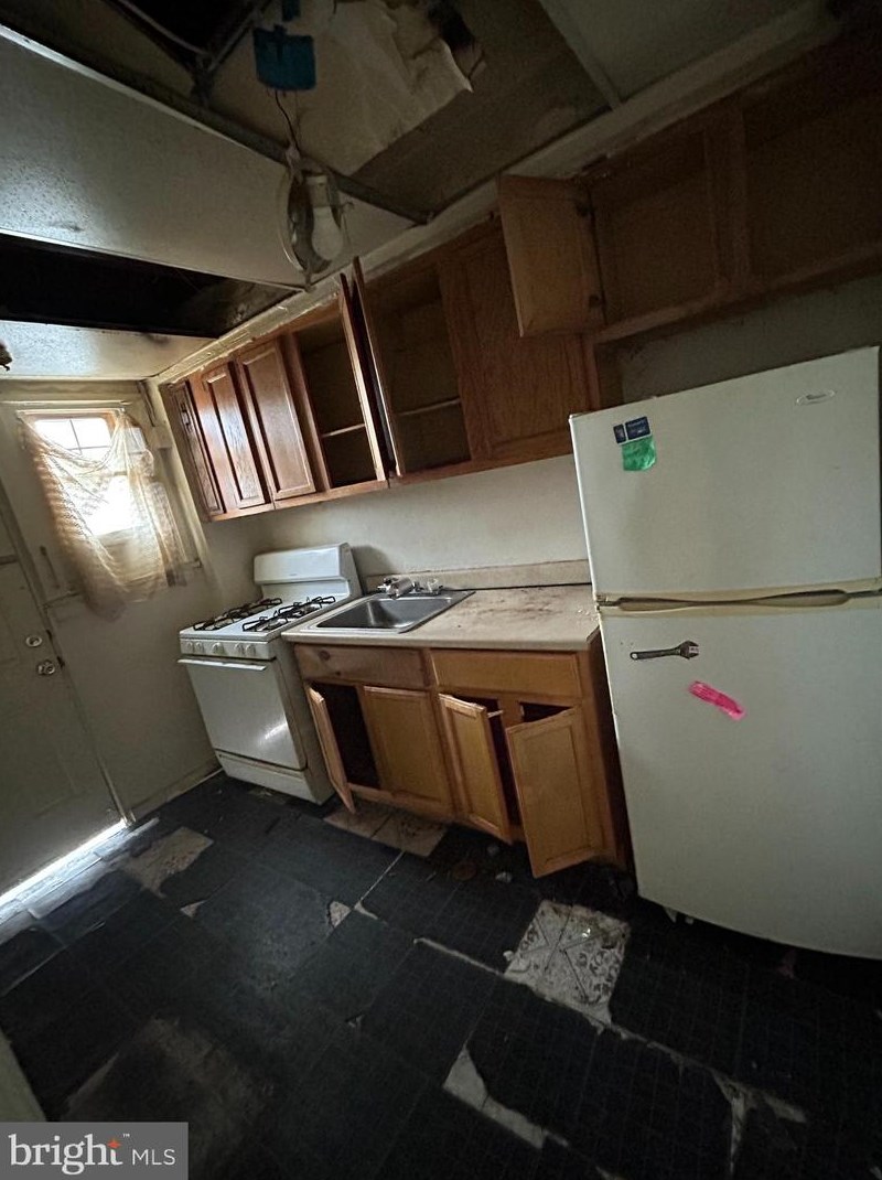 3705 10th St, Baltimore MD  21225-2220 exterior