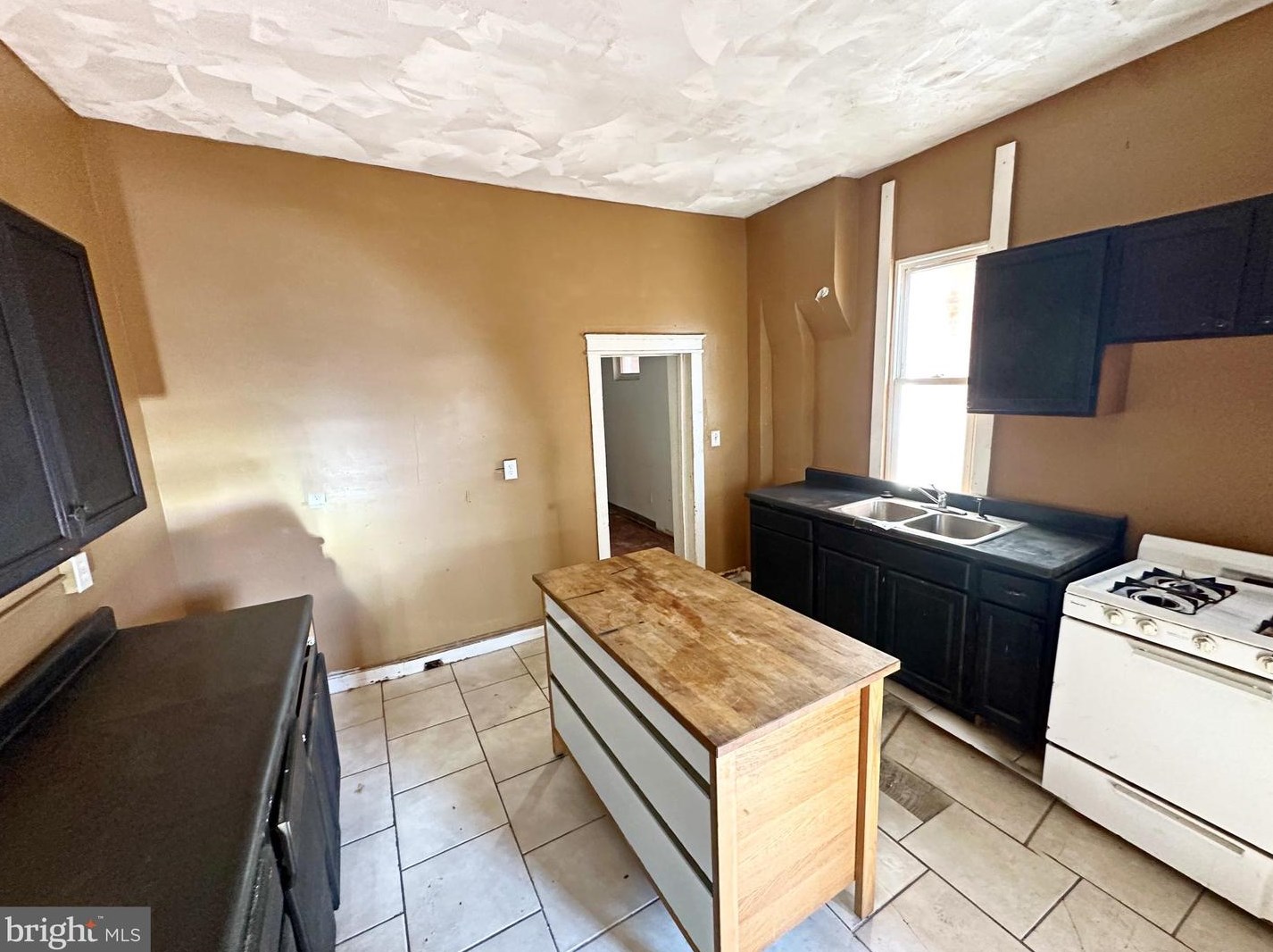 3041 Belmont Ave, Baltimore MD  21216-3920 exterior