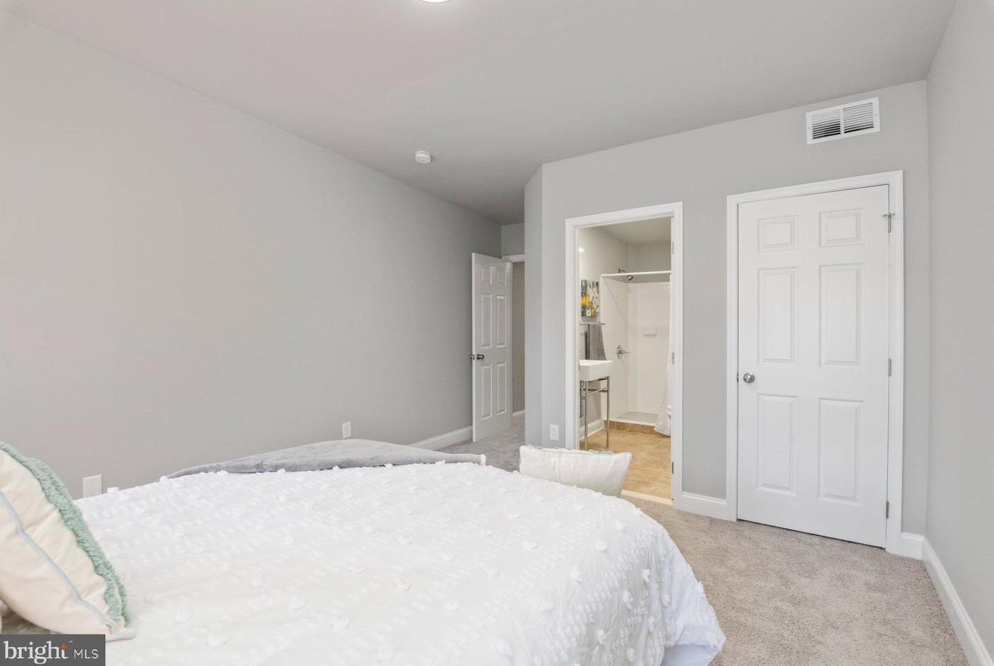 221 Castle St, Baltimore MD  21231-2602 exterior