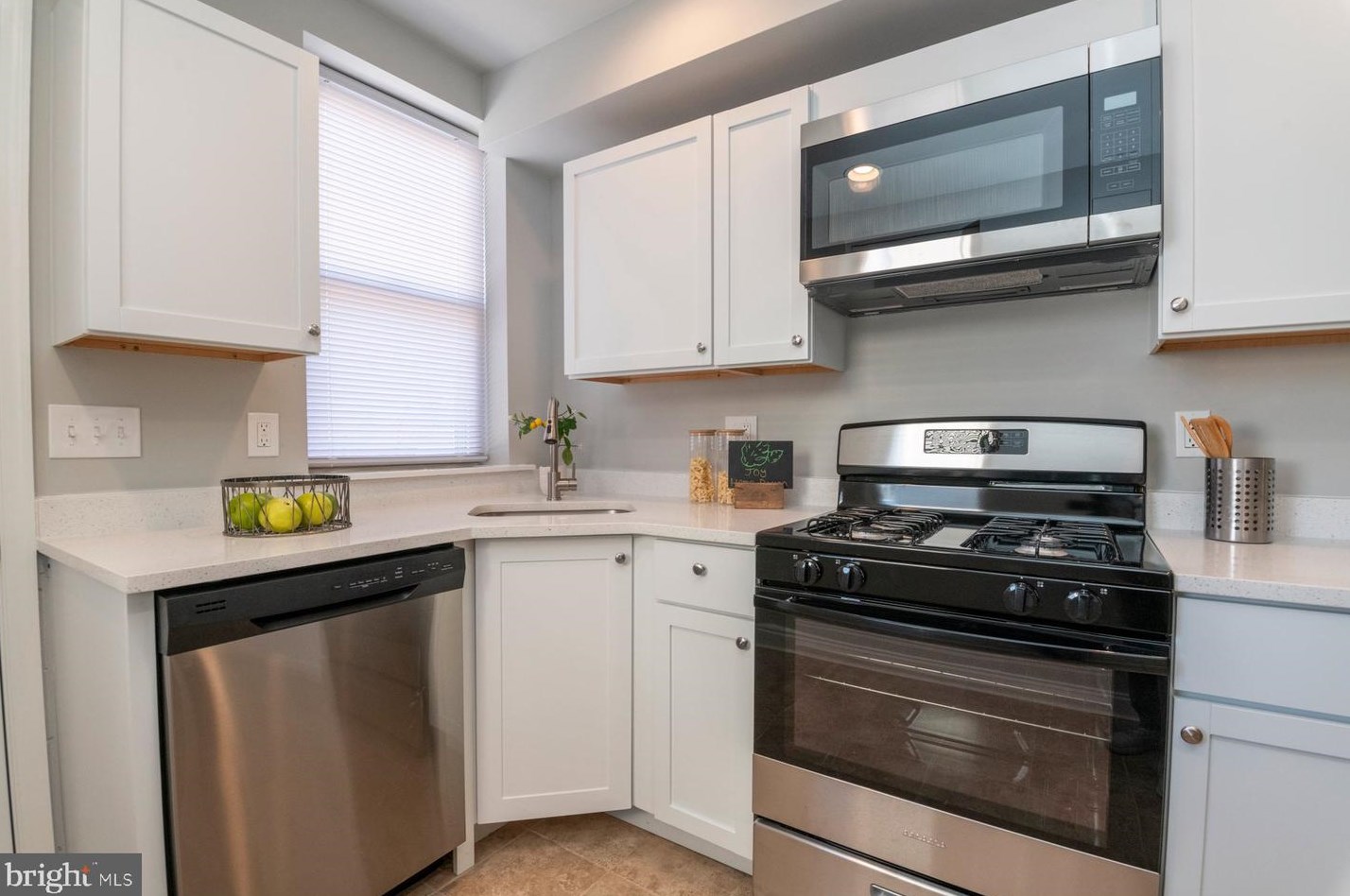 221 Castle St, Baltimore MD  21231-2602 exterior