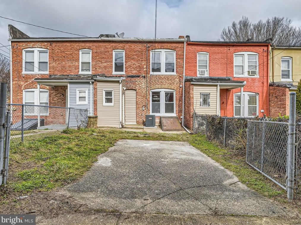 3135 Gwynns Falls Pkwy, Baltimore MD  21216-2723 exterior