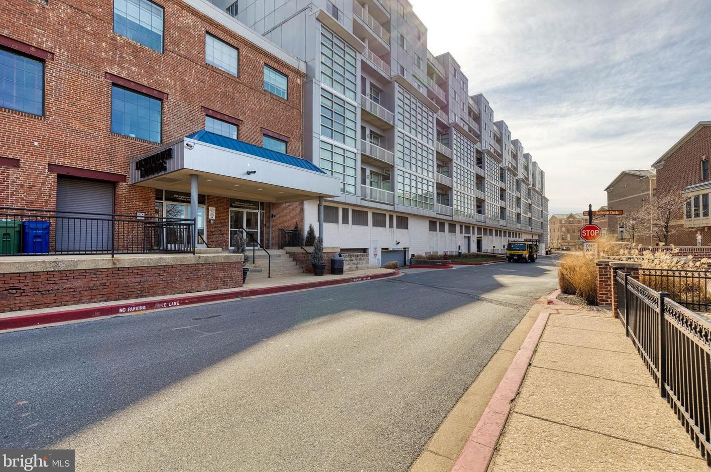 2702 Lighthouse Pt, Baltimore MD 21224-4759 exterior