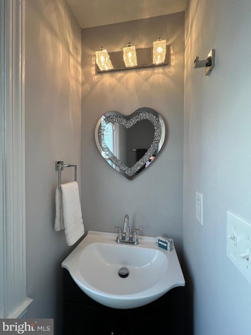 4216 Kenshaw Ave, Baltimore MD  21215-2211 exterior