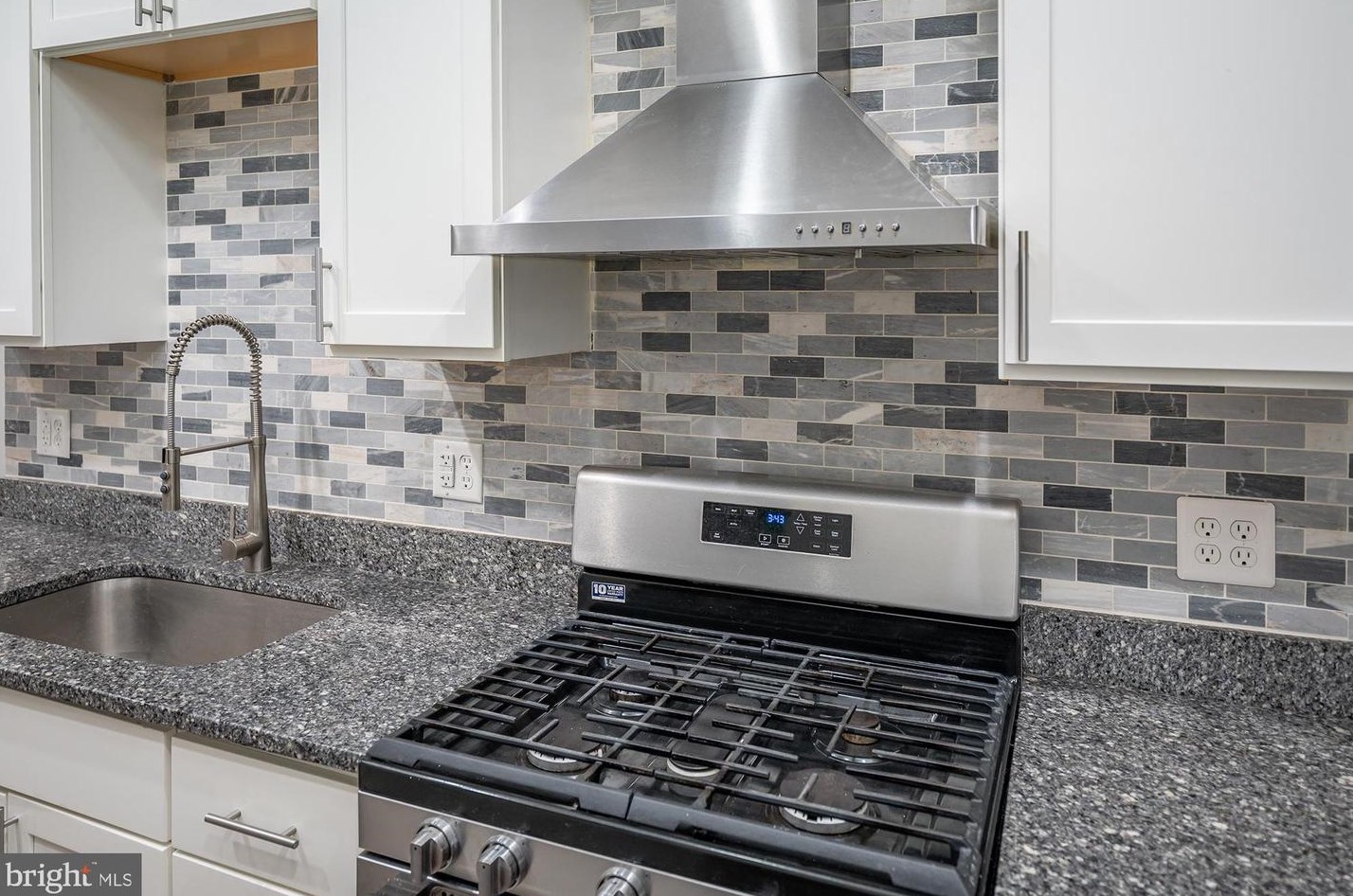 442 23rd St, Baltimore MD  21211-3205 exterior