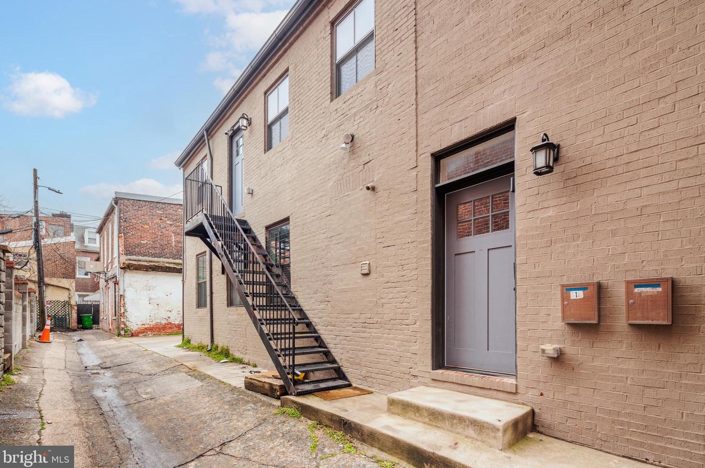 907 Stiles St, Baltimore, MD 21202-4426