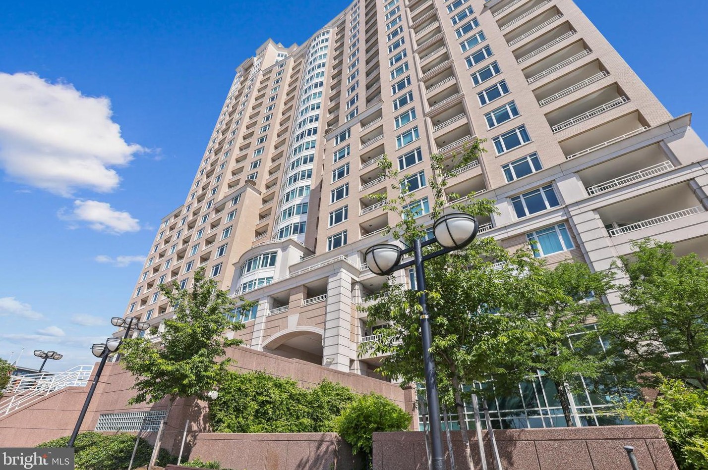 100 Harborview Dr, Baltimore MD  21230-5415 exterior