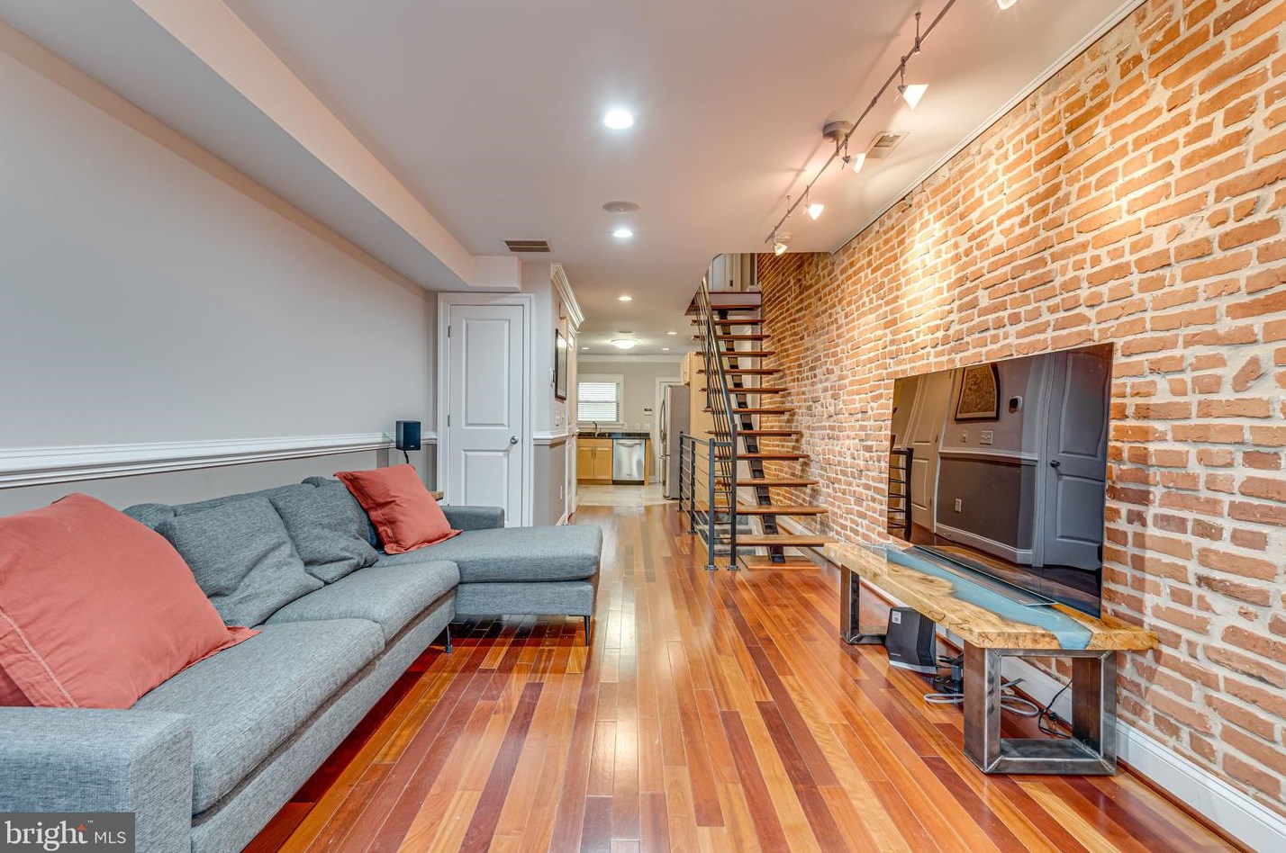 509 Fort Ave, Baltimore MD  21230-4752 exterior