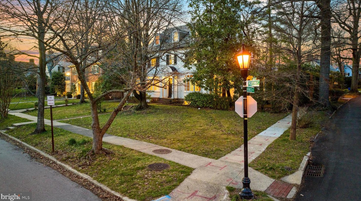 304 Northway, Baltimore, MD 21218-1112