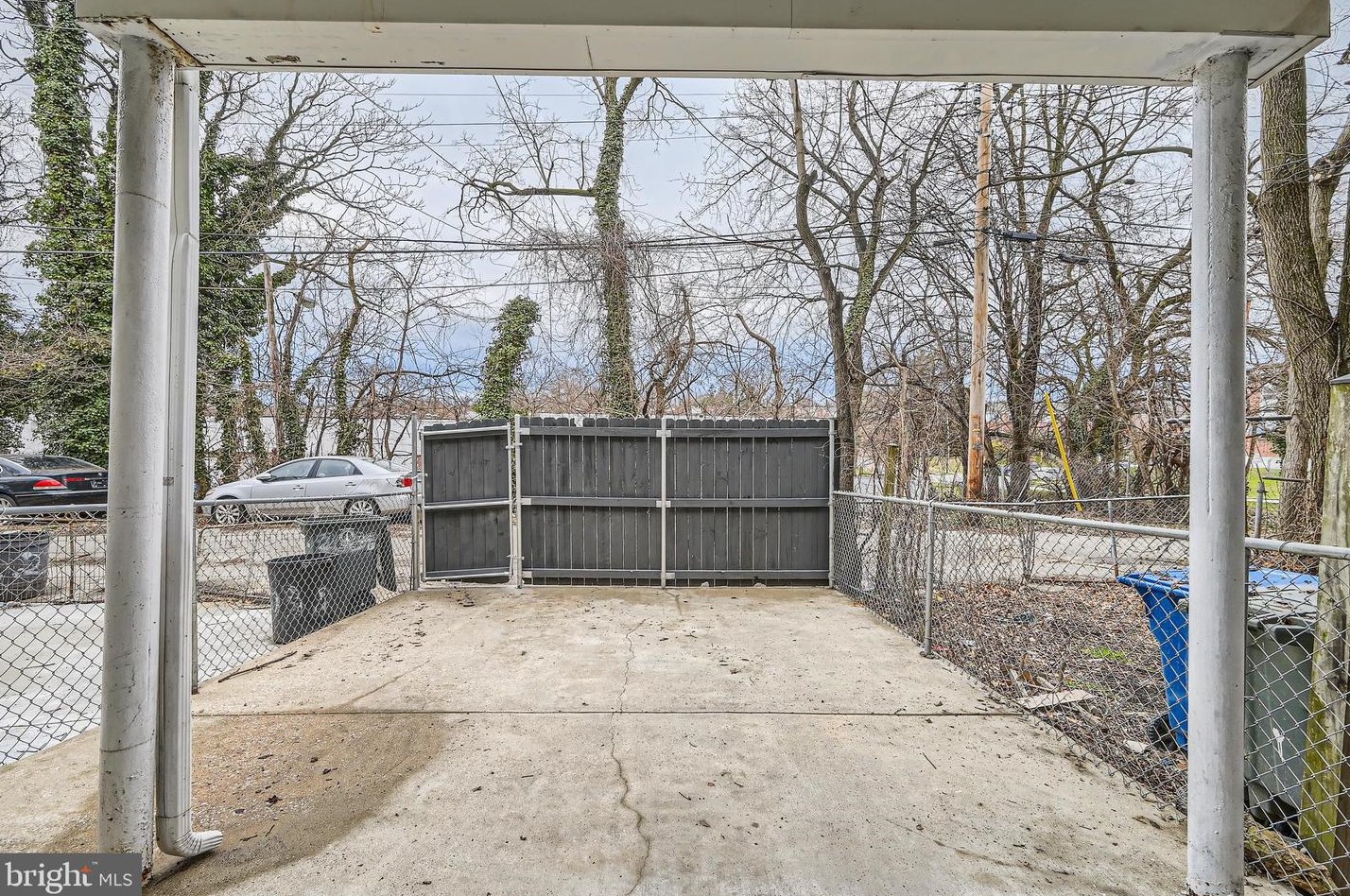 2040 Braddish Ave, Baltimore MD  21216-3124 exterior