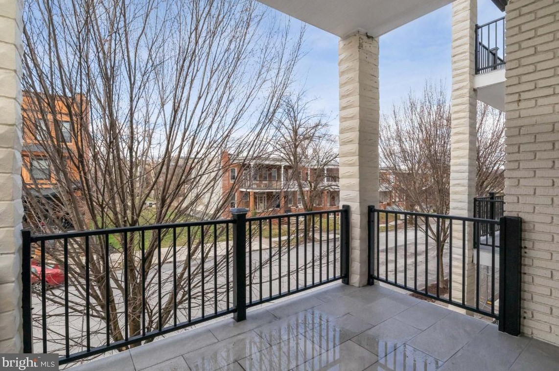 2427 Lakeview Ave, Baltimore MD  21217-4749 exterior