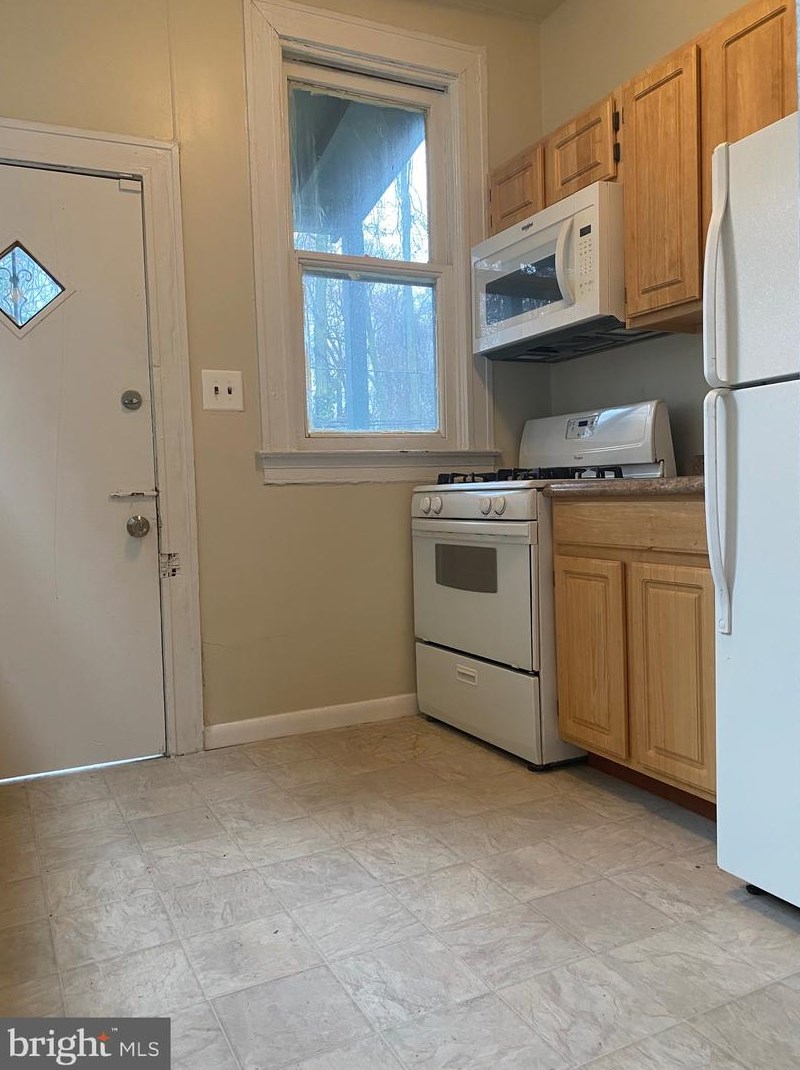 2155 Mt Holly St, Baltimore, MD 21216