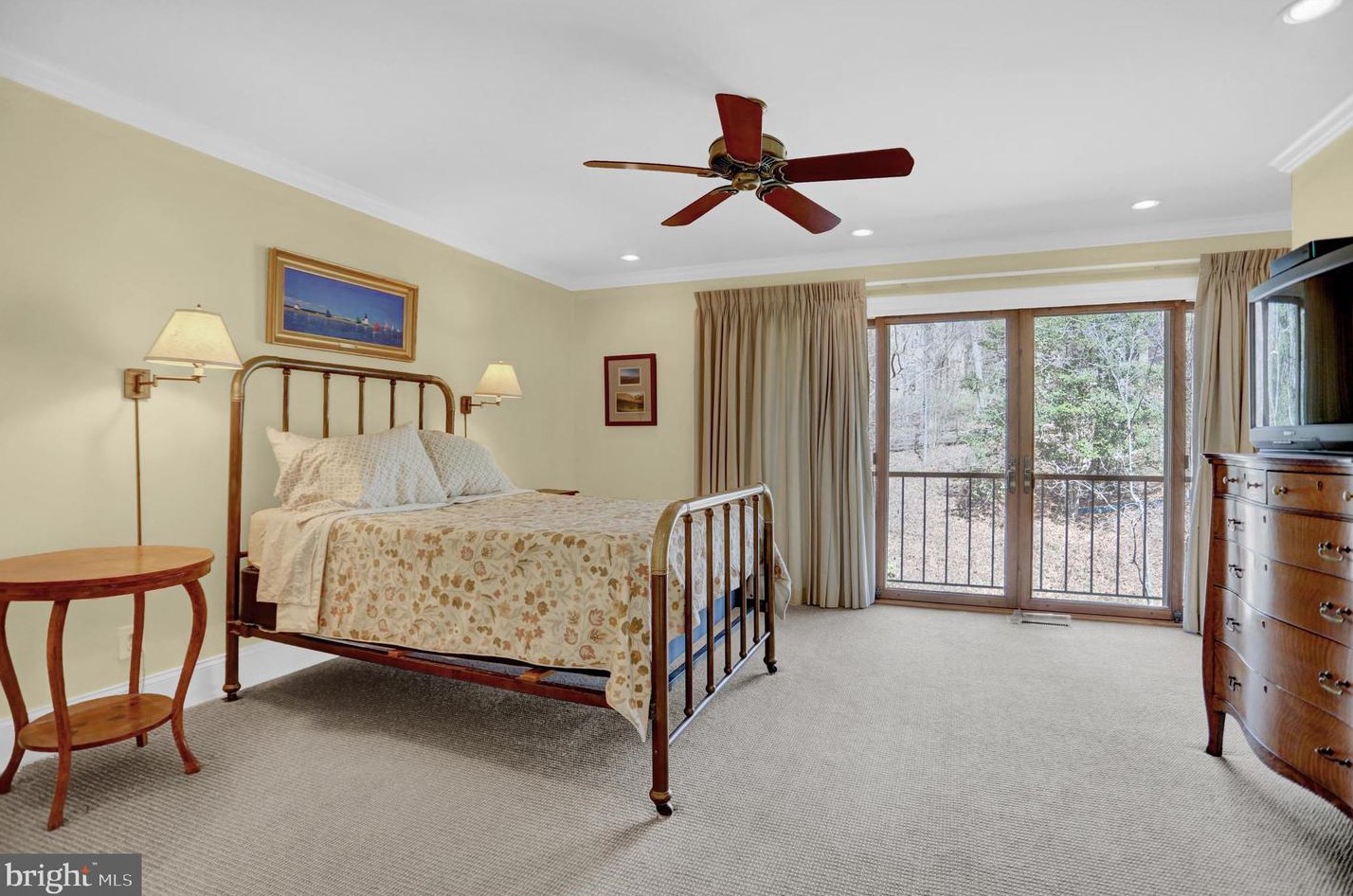 38 Bouton Grn Ct, Baltimore MD 21210-1503 exterior