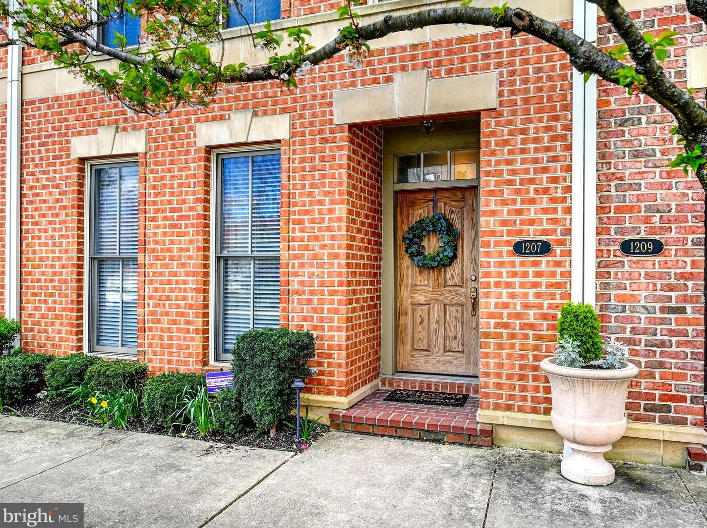 1207 Dockside Cir, Baltimore, MD 21224-4987