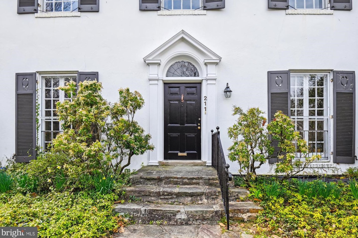 211 Southway, Baltimore, MD 21218-2516