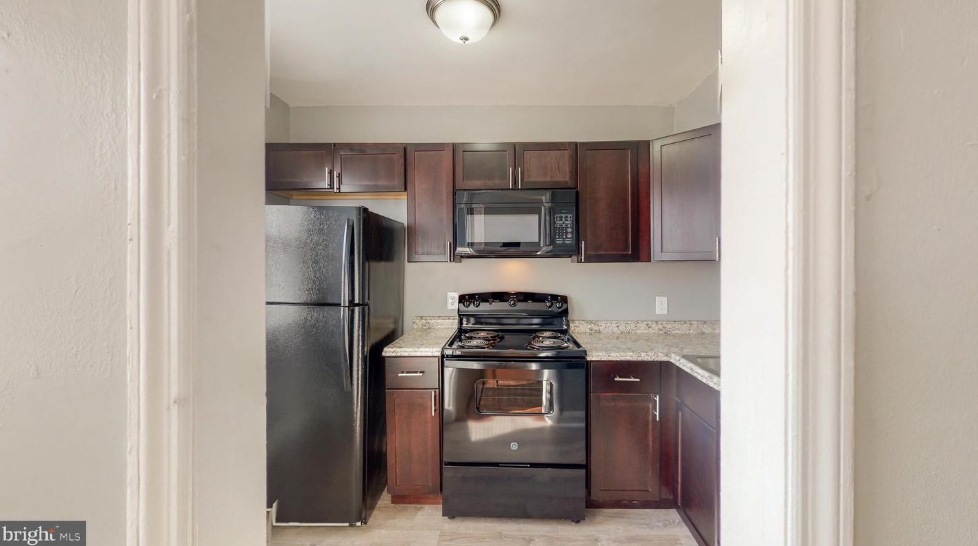 1102 Gleneagle Rd, Baltimore, MD 21239-2253