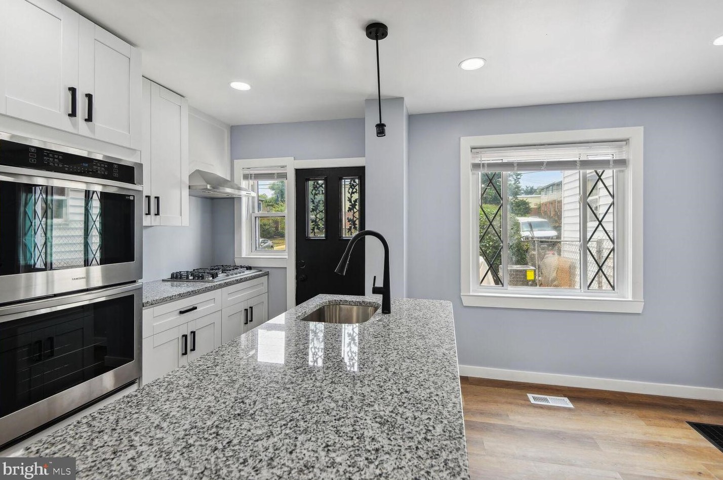 712 Roundview Rd, Baltimore MD  21225-1430 exterior