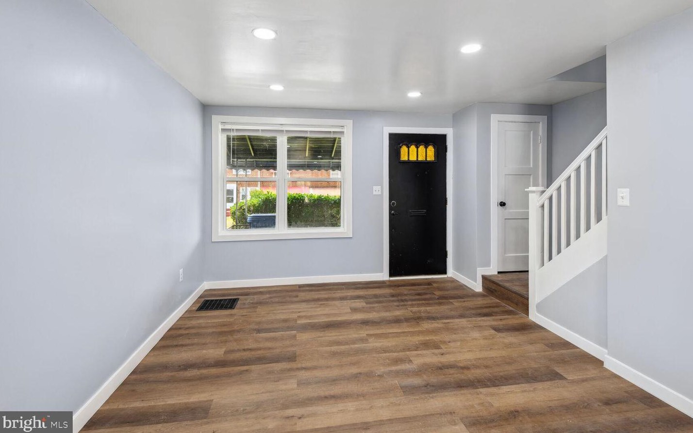 712 Roundview Rd, Baltimore MD  21225-1430 exterior