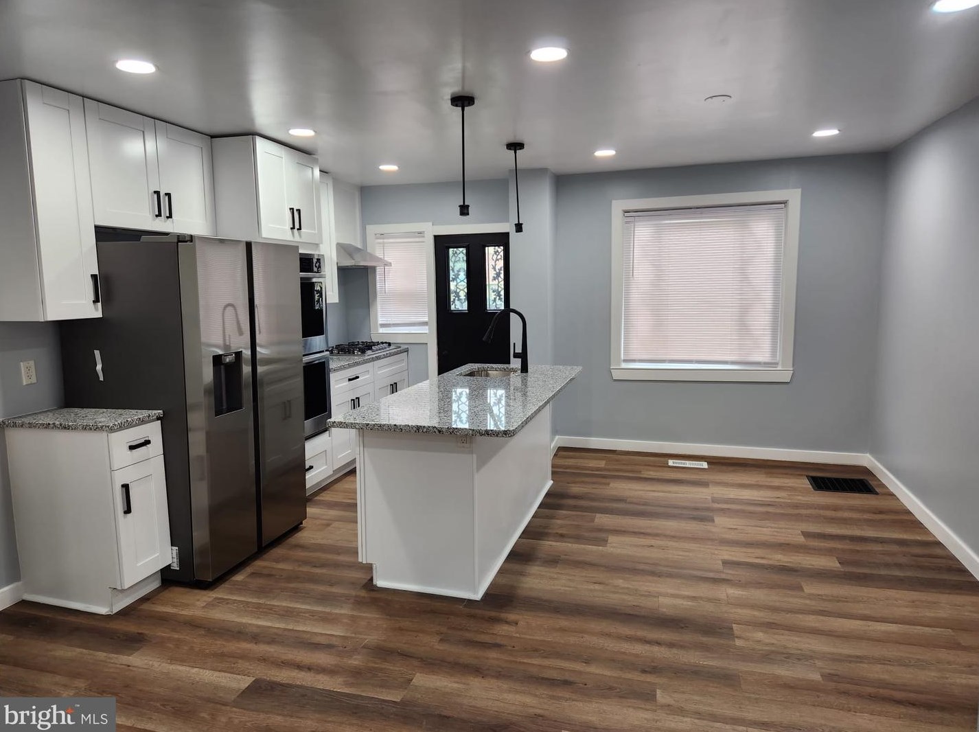 712 Roundview Rd, Baltimore MD  21225-1430 exterior