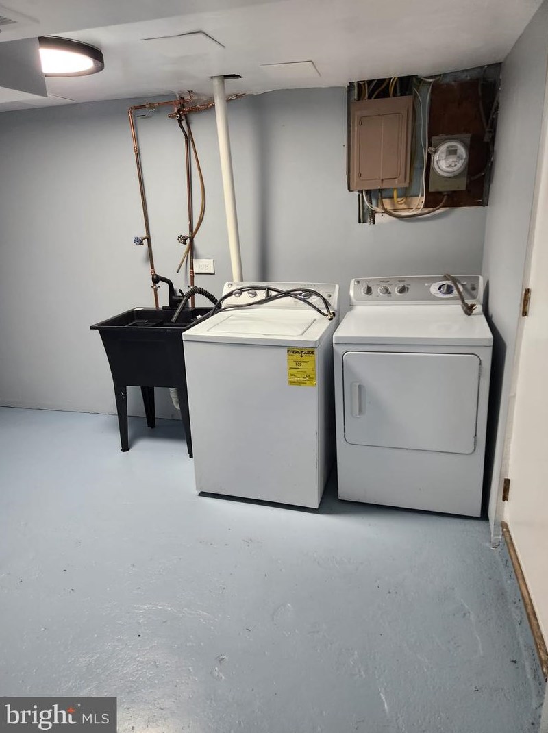 712 Roundview Rd, Baltimore MD  21225-1430 exterior