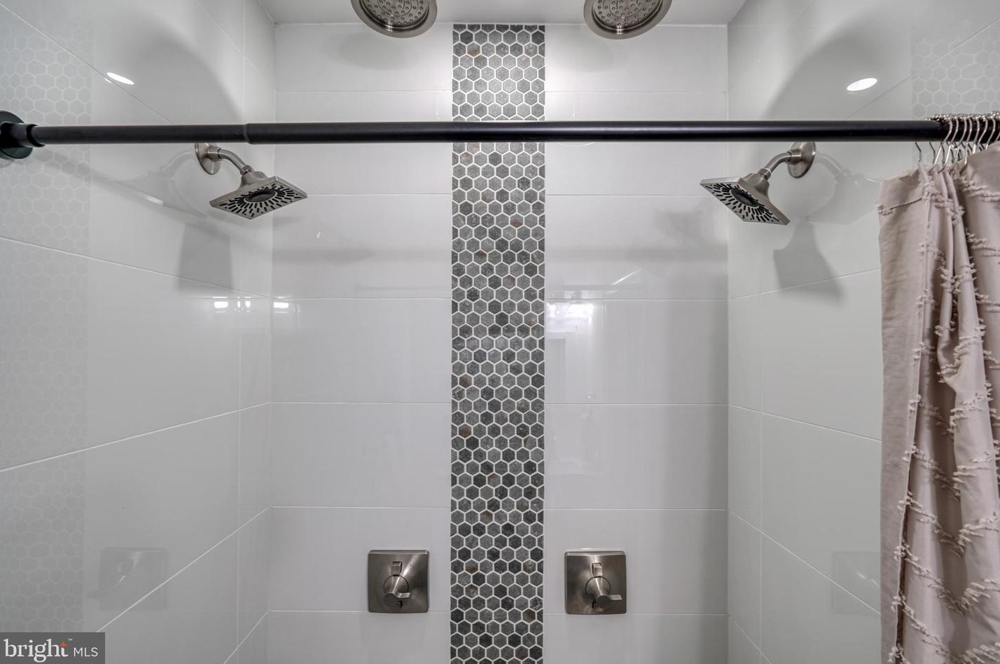 1645 Ruxton Ave, Baltimore MD  21216-3216 exterior