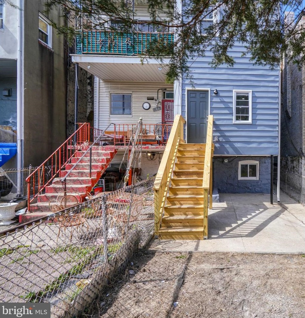 1645 Ruxton Ave, Baltimore MD  21216-3216 exterior