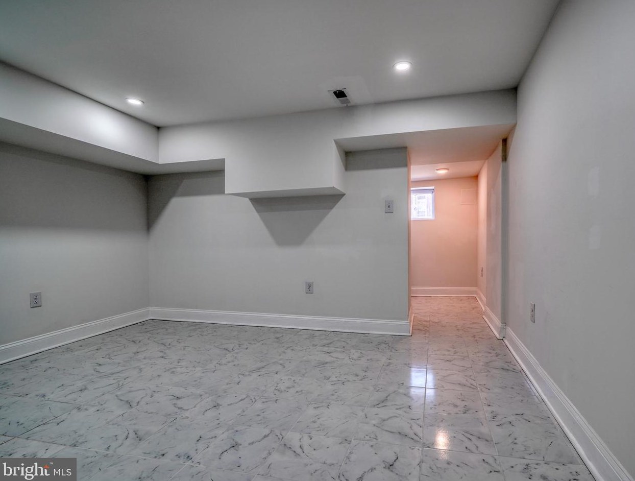 1645 Ruxton Ave, Baltimore MD  21216-3216 exterior