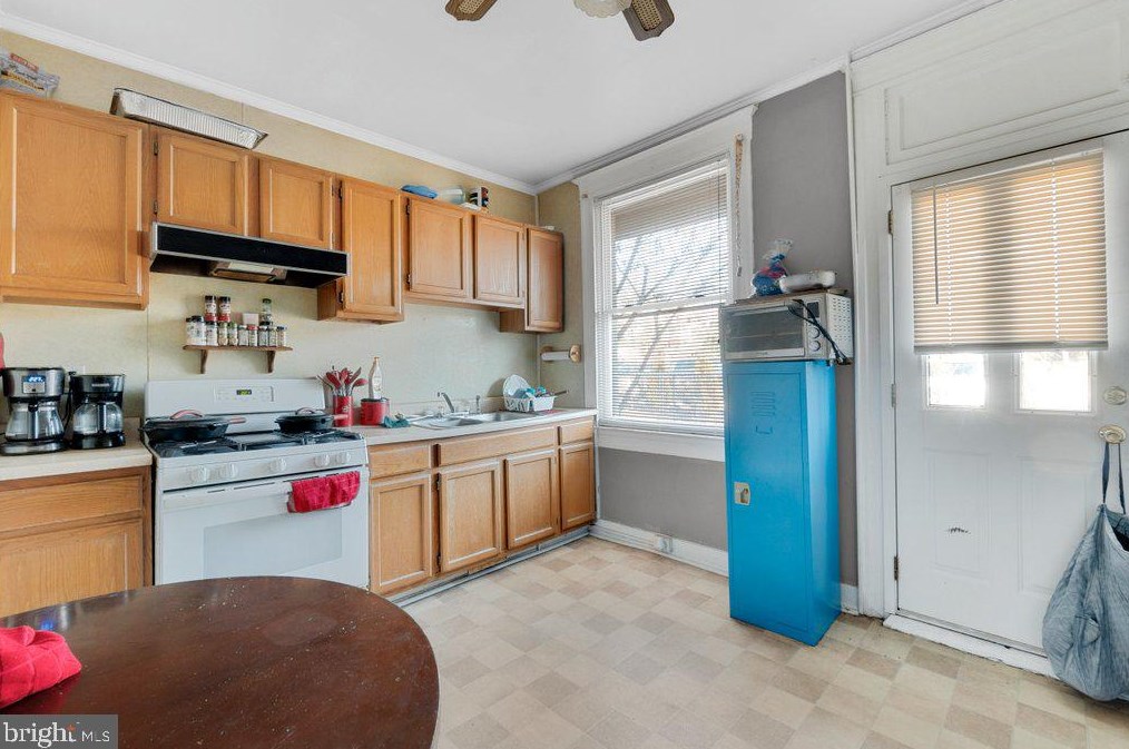 2709 Howard St, Baltimore MD  21218-4310 exterior