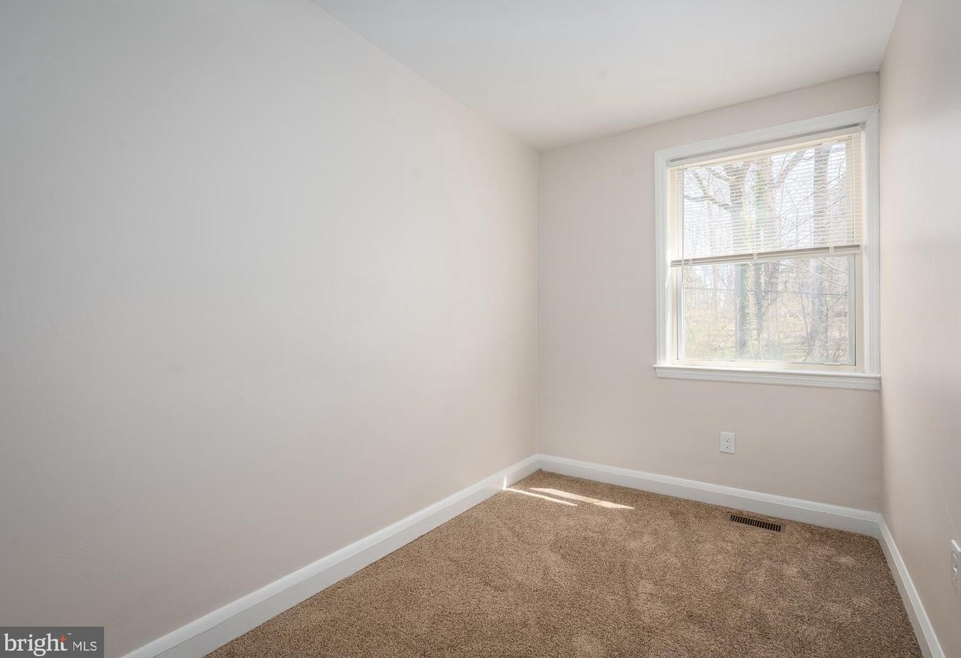 5949 Lillyan Ave, Baltimore MD  21206-2415 exterior