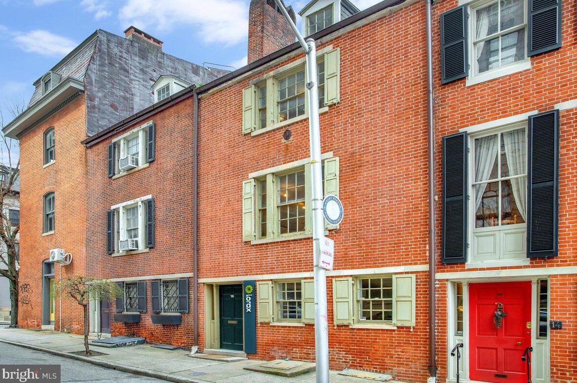 16 Hamilton St, Baltimore, MD 21201-2205