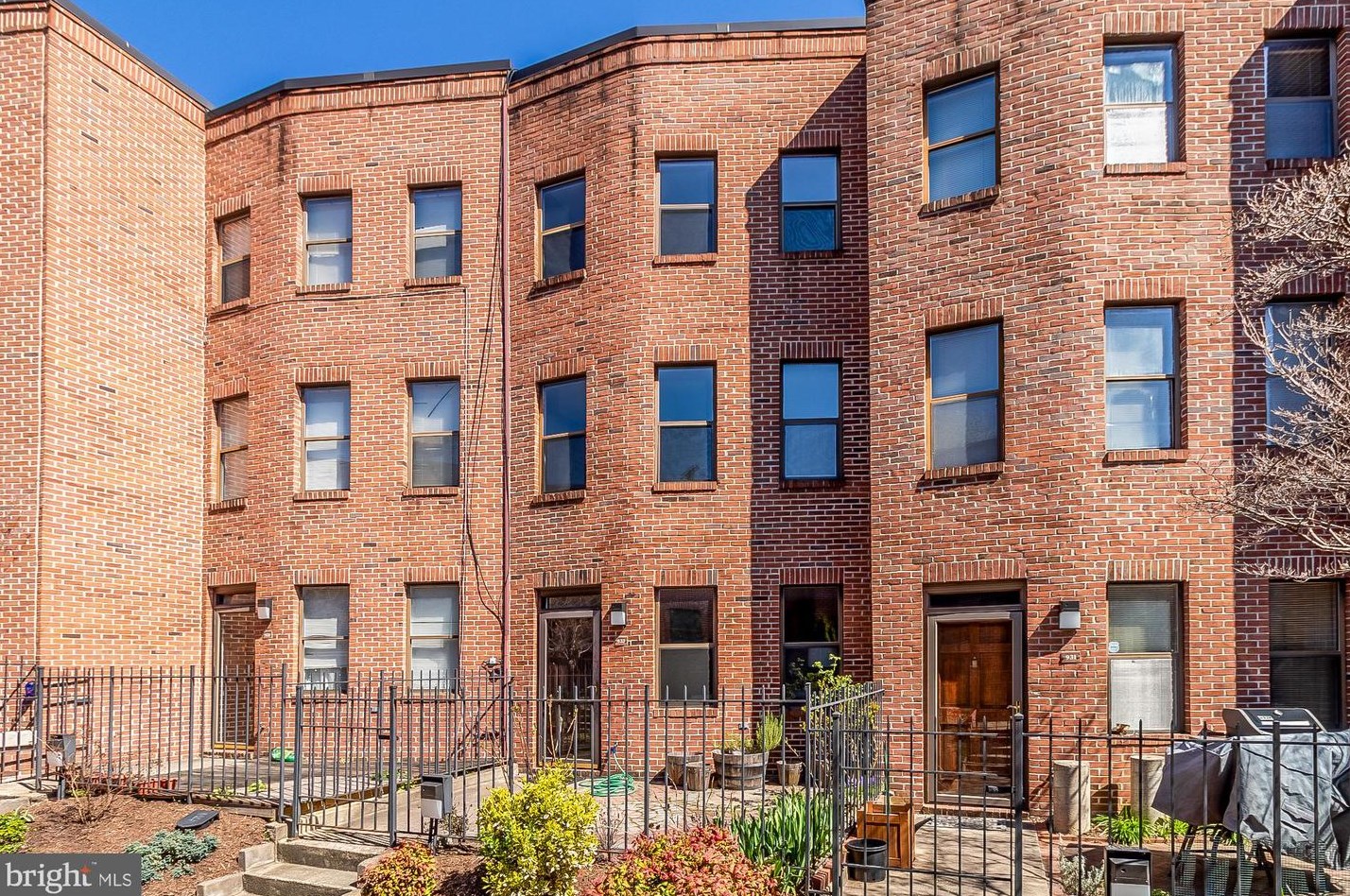 933 Stubblefield Ln, Baltimore MD  21202-3757 exterior