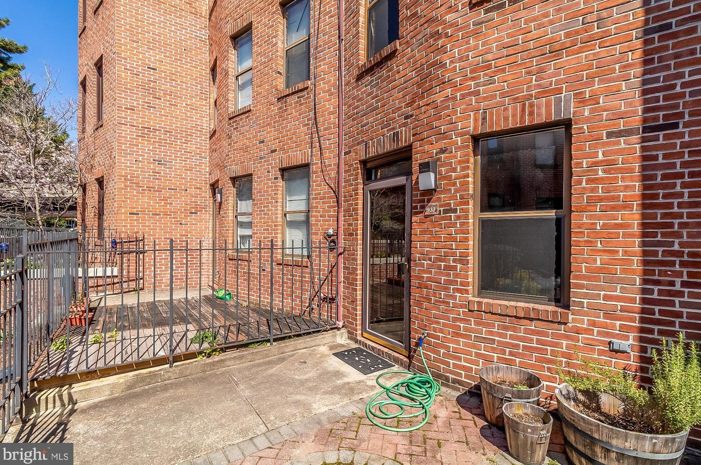 933 Stubblefield Ln, Baltimore MD  21202-3757 exterior