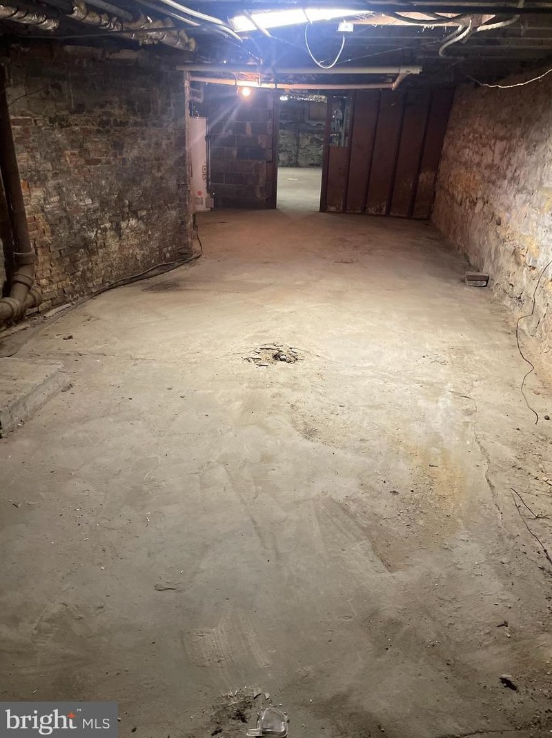 2205 Brookfield Ave, Baltimore MD 21217-4618 exterior