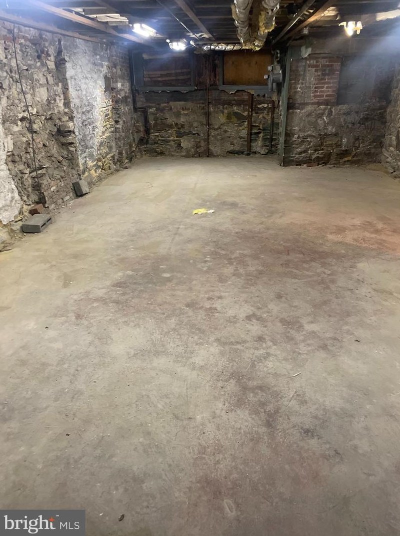 2205 Brookfield Ave, Baltimore MD 21217-4618 exterior