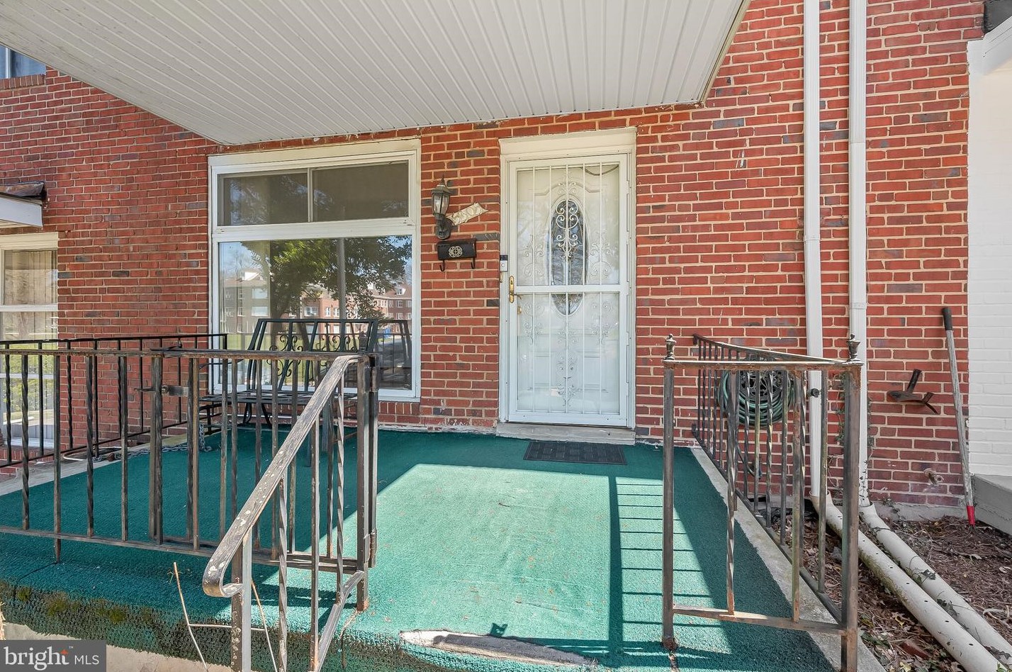 5305 Lothian Rd, Baltimore, MD 21212-4201