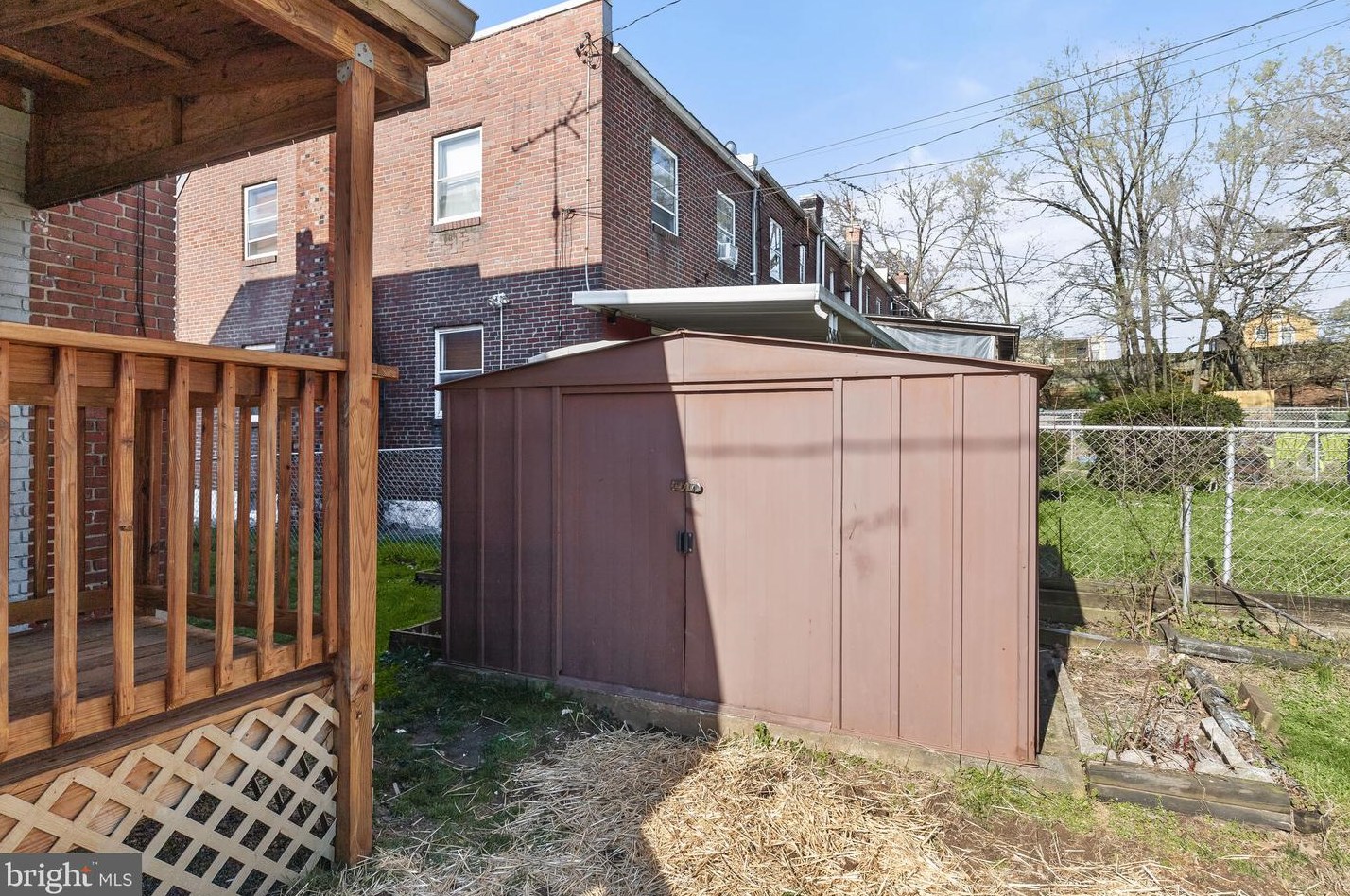 616 Washburn Ave, Baltimore MD  21225-2133 exterior