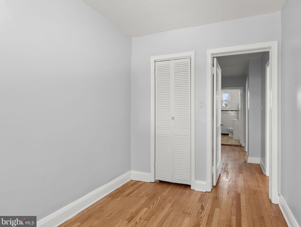 616 Washburn Ave, Baltimore MD  21225-2133 exterior