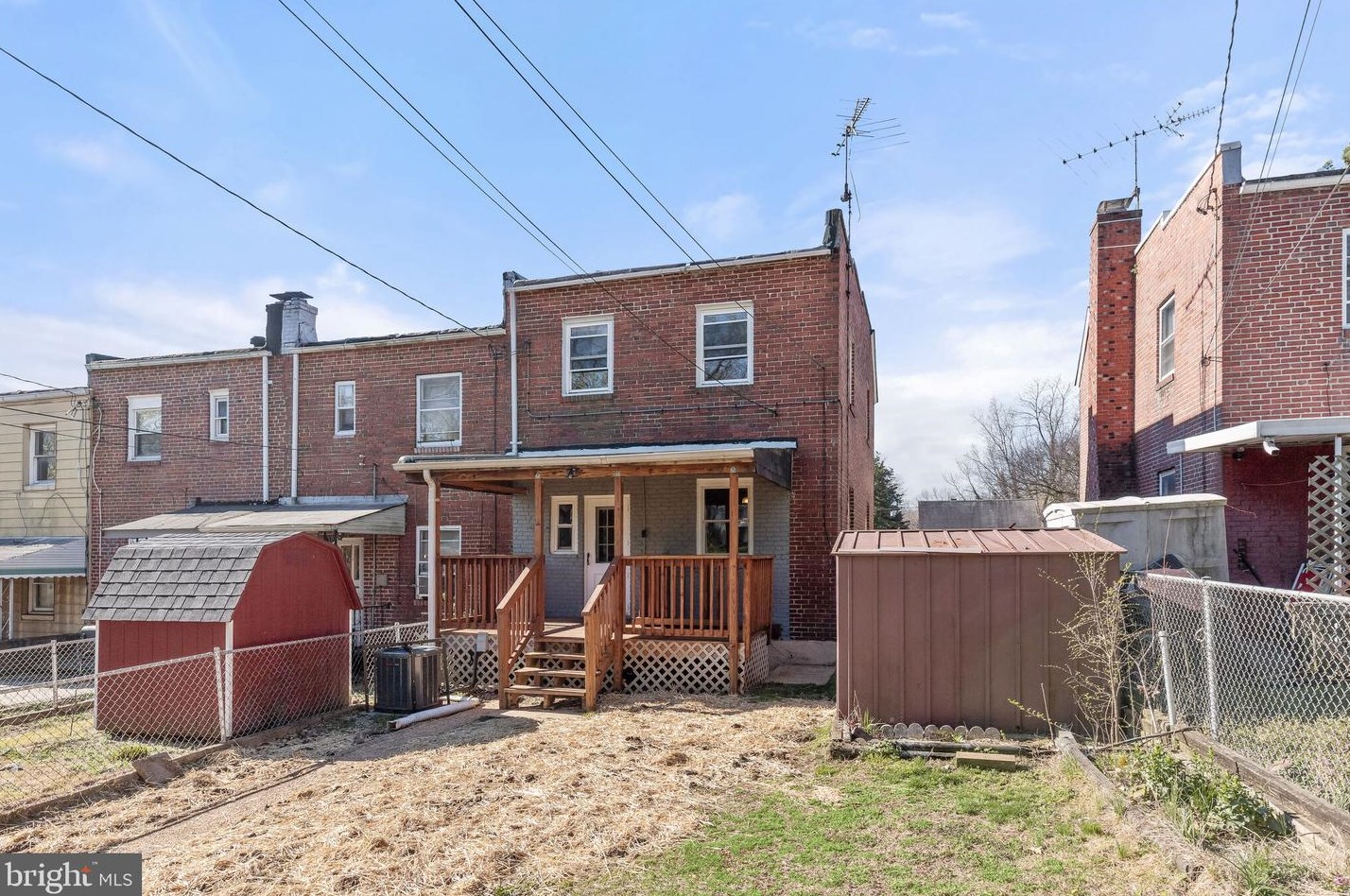 616 Washburn Ave, Baltimore MD  21225-2133 exterior