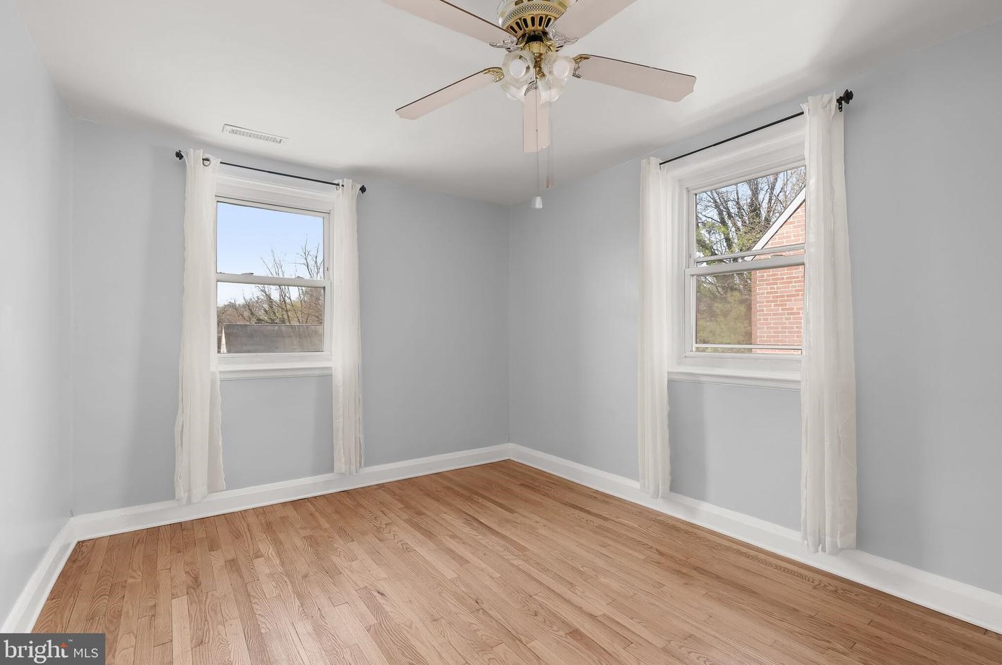 616 Washburn Ave, Baltimore MD  21225-2133 exterior