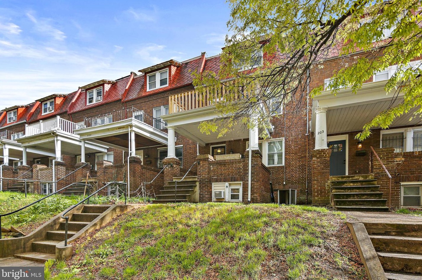 205 33rd St, Baltimore, MD 21218-3394