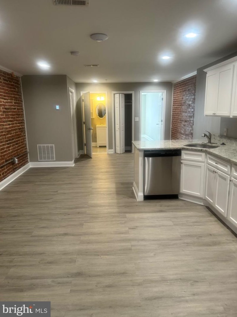 3221 Noble St, Baltimore, MD 21224-1414
