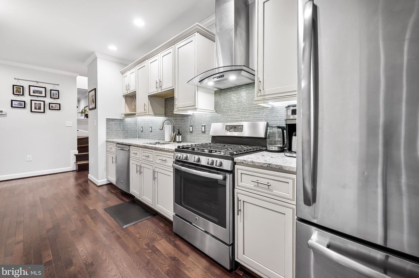 617 33 St, Baltimore MD 21211-2710 exterior