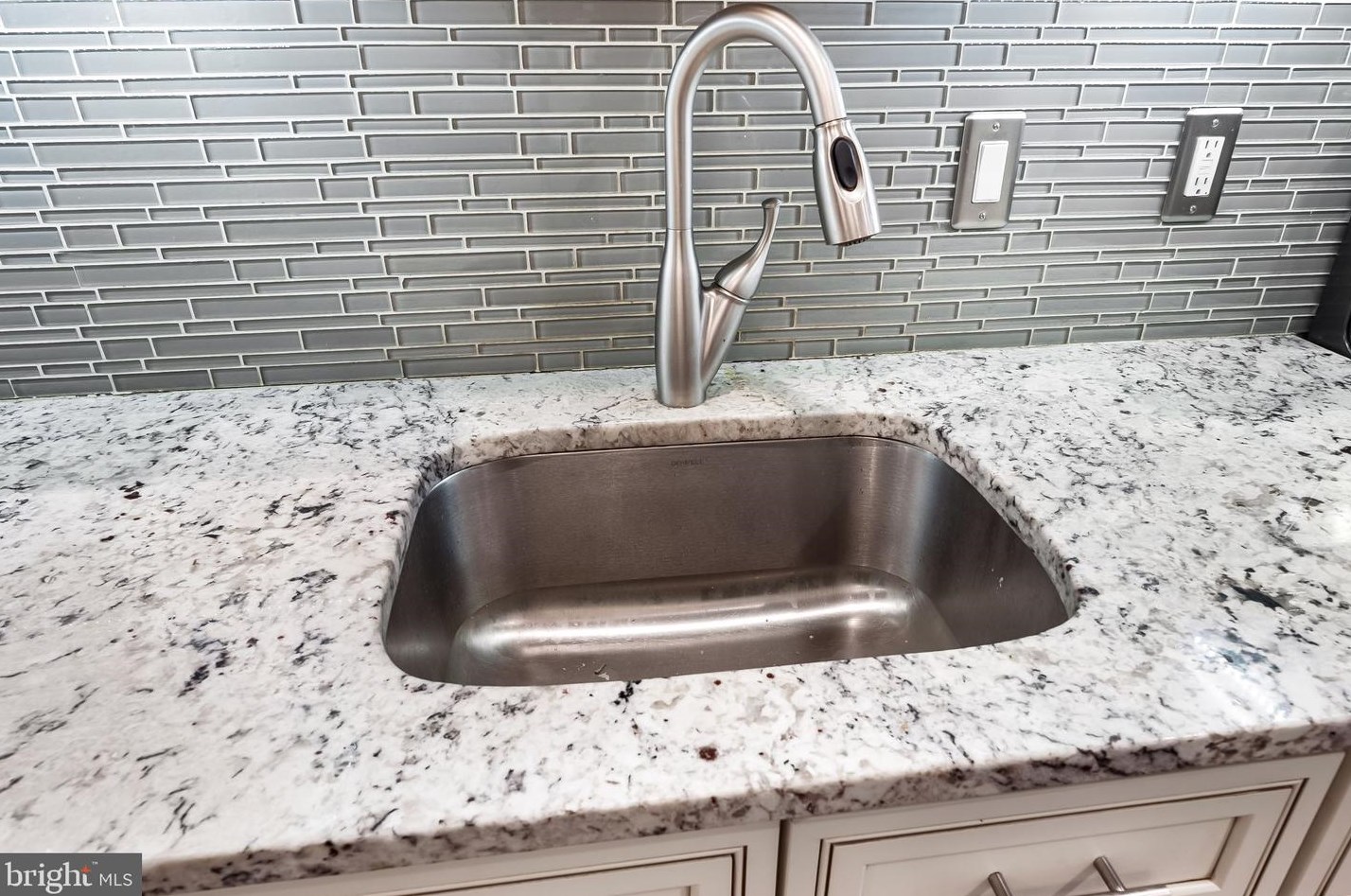 617 33 St, Baltimore MD 21211-2710 exterior