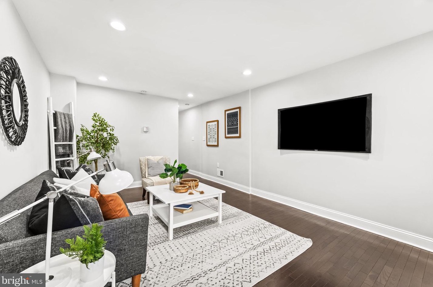 1927 Guilford Ave, Baltimore MD  21218-6139 exterior