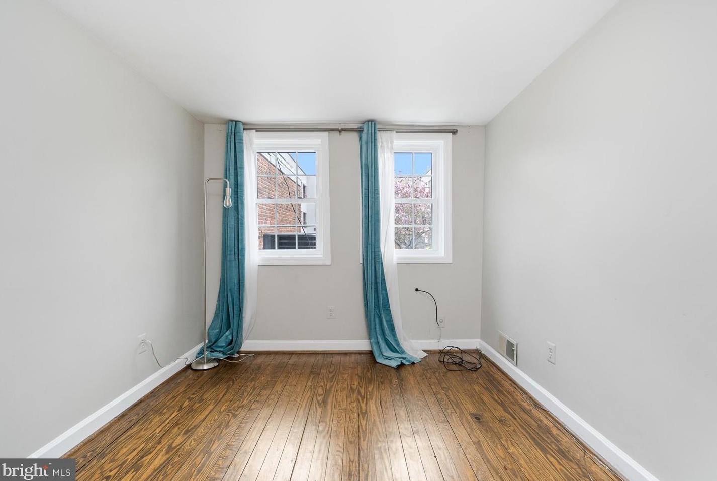 902 Harden Ct, Baltimore MD 21230-4014 exterior