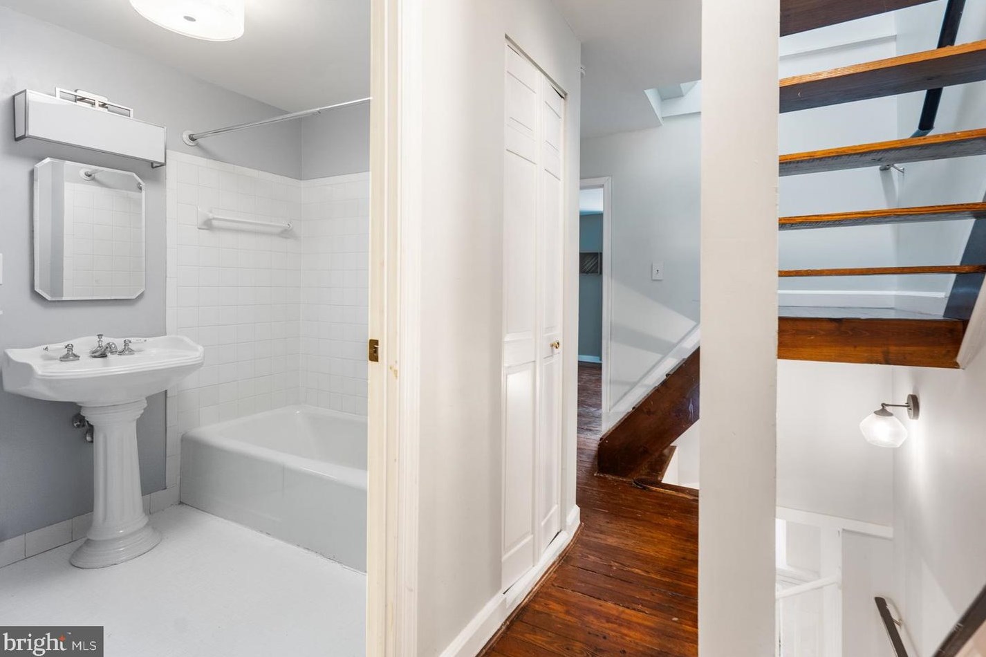 902 Harden Ct, Baltimore MD 21230-4014 exterior