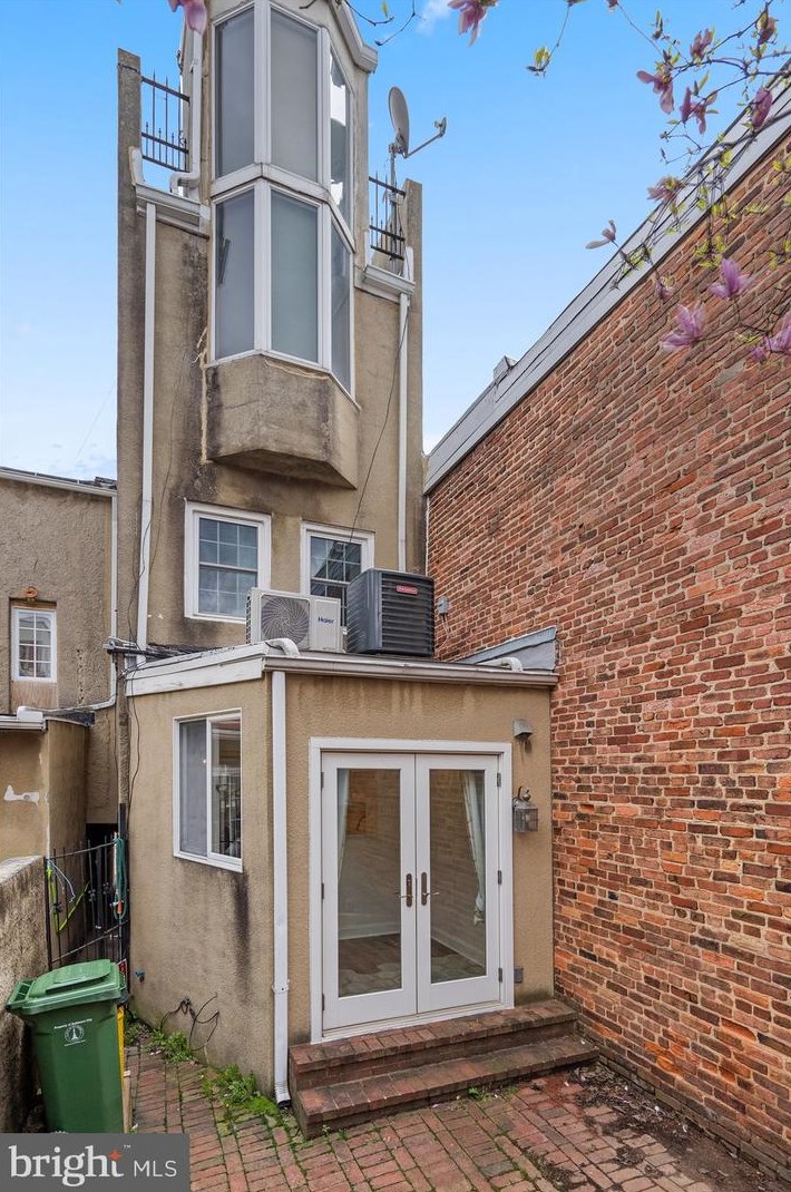 902 Harden Ct, Baltimore MD 21230-4014 exterior